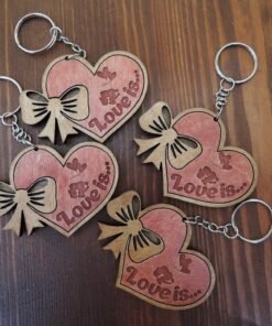 Llavero Love Is