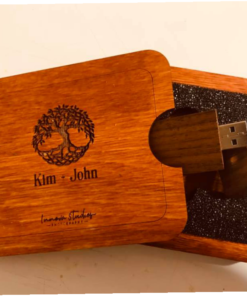 Caja pendrive mdf 8x8cm aprox con grabado de logo